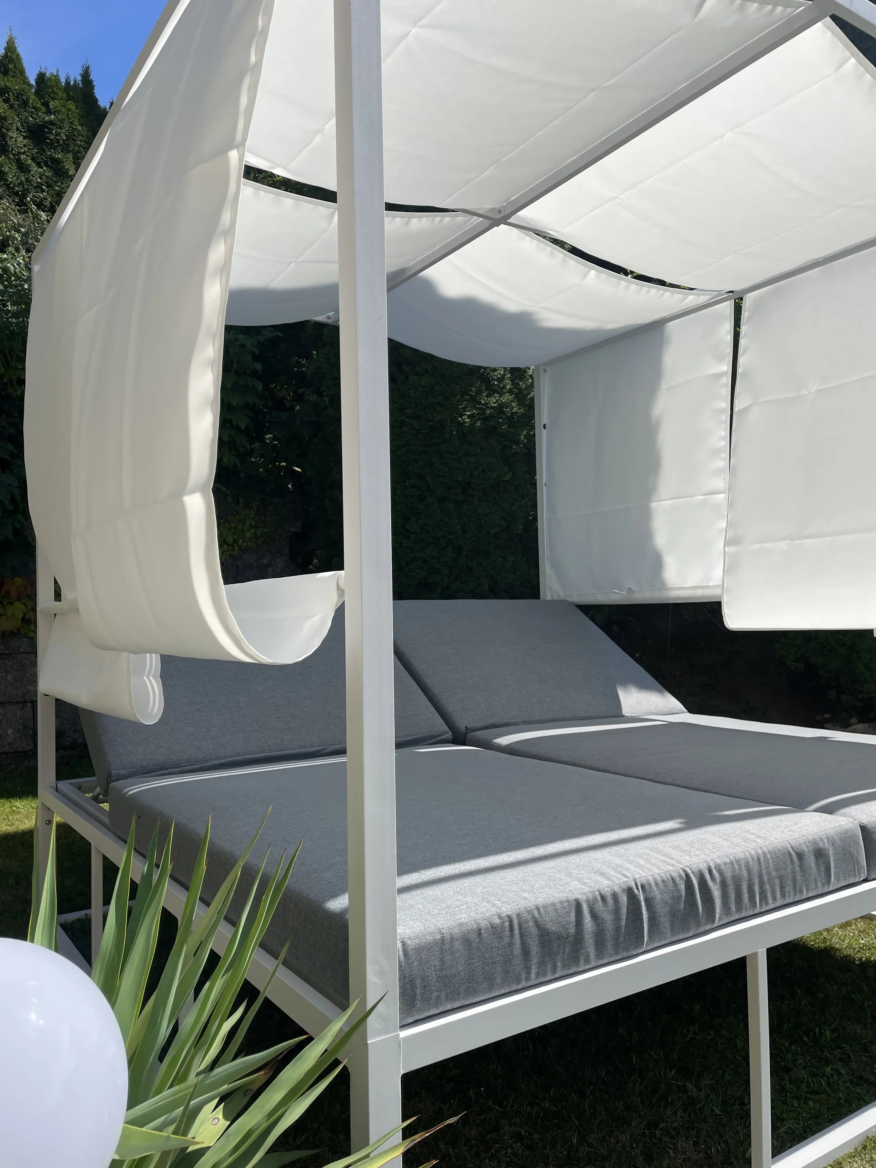 Bain de soleil de jardin métal blanc