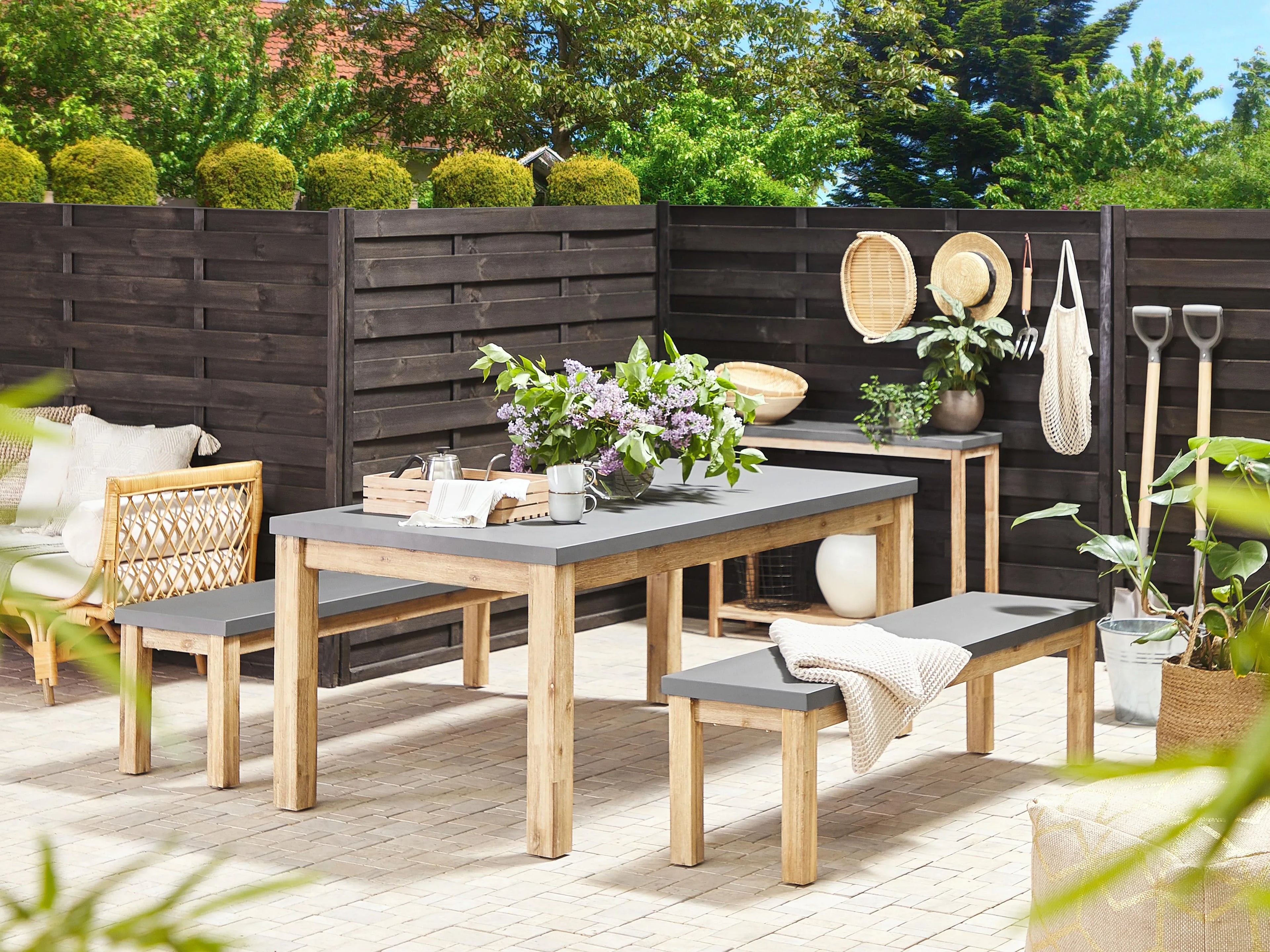 Garden Bench 160 x 40 cm - Grey Cement Top and Acacia Wood Legs - 3 Seater